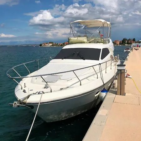Botel Motoryacht Paradise 2 *