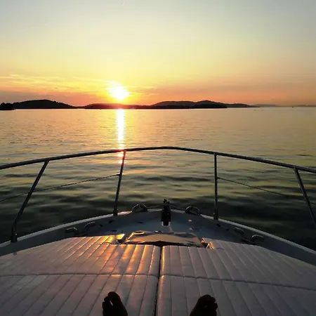 Botel Motoryacht Paradise 2