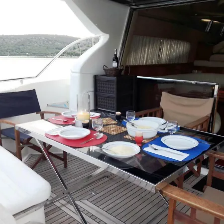 Motoryacht Paradise 2 Botel