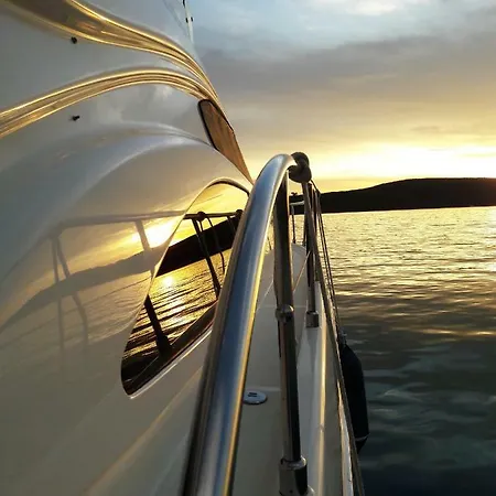 Motoryacht Paradise 2 Botel