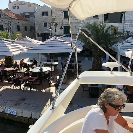 Botel Motoryacht Paradise 2