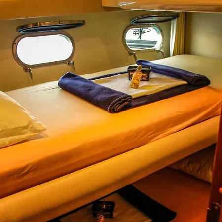Motoryacht Paradise 2 Botel
