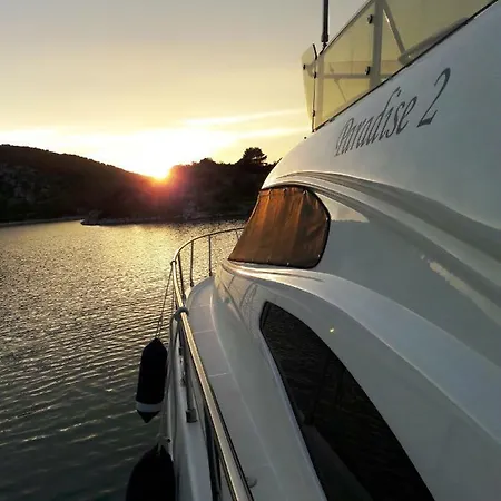 Botel Motoryacht Paradise 2