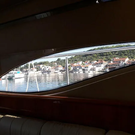 Botel Motoryacht Paradise 2 *